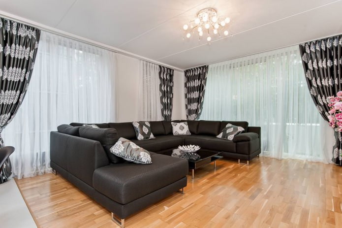 Schwarz-weiße Vorhänge für das Wohnzimmer