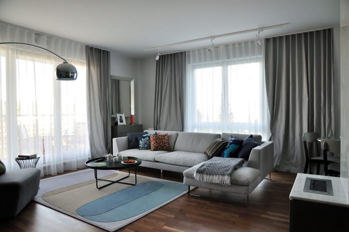 Graue Vorhänge im Wohnzimmer