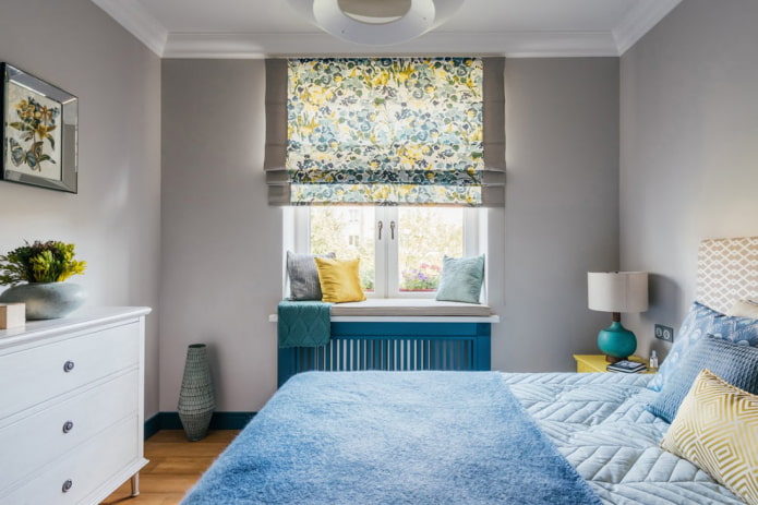 Raffrollos im Schlafzimmer