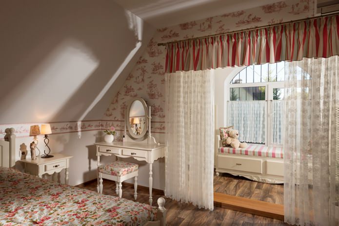 Landhaus-Organza im Schlafzimmer