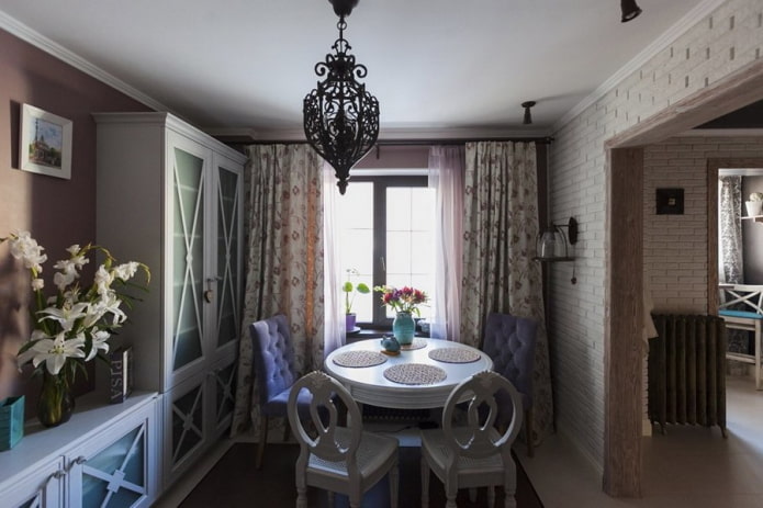 Vorhänge im Esszimmer im Provence-Stil