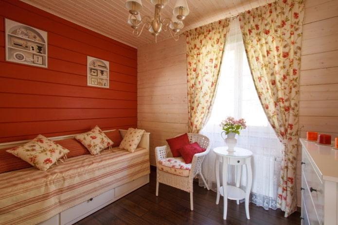 Schlafzimmer im provenzalischen Stil im Inneren des Hauses