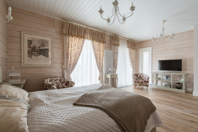 Schlafzimmer im provenzalischen Stil im Inneren des Hauses