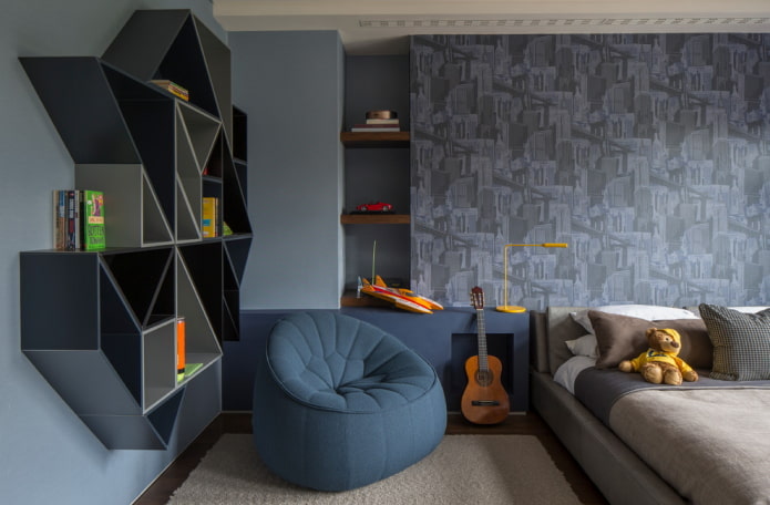 Blaue Tapete im Zimmer