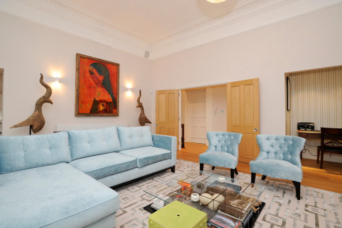graublaues Sofa im Innenraum