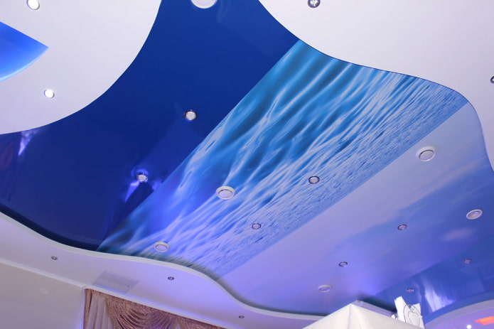Blaue Spanndecke mit Fotodruck