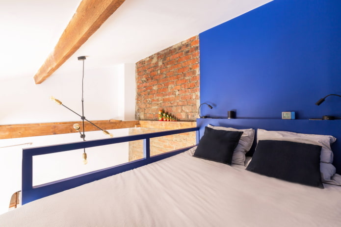 Loft in einer blauen Palette