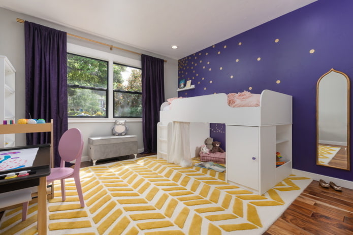 Lila-gelbes Kinderzimmer