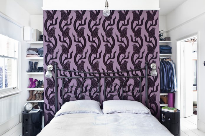 schwarze und violette Tapete
