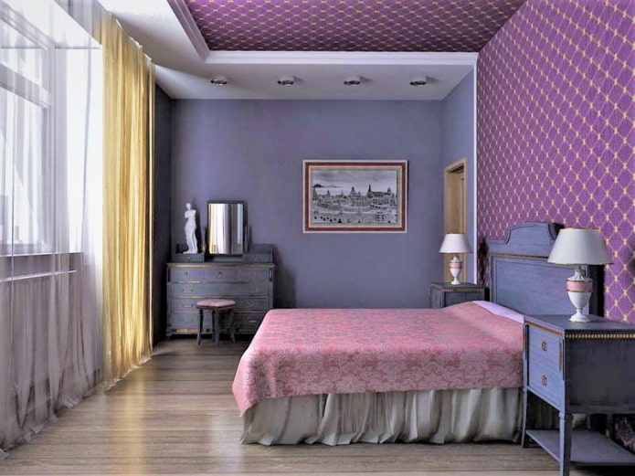 lila Tapete an der Decke