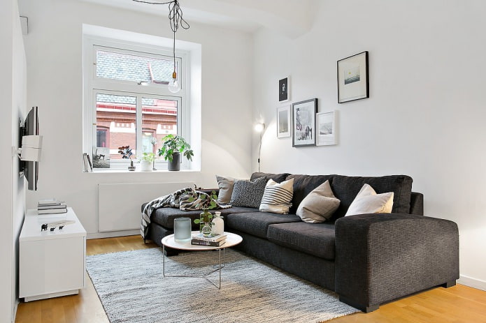 Foto eines Ecksofas im Wohnzimmer