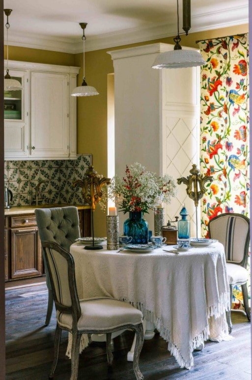Tischdecke im Retro-Stil