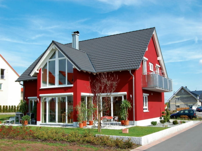 Rotes Haus mit schwarzem Dach