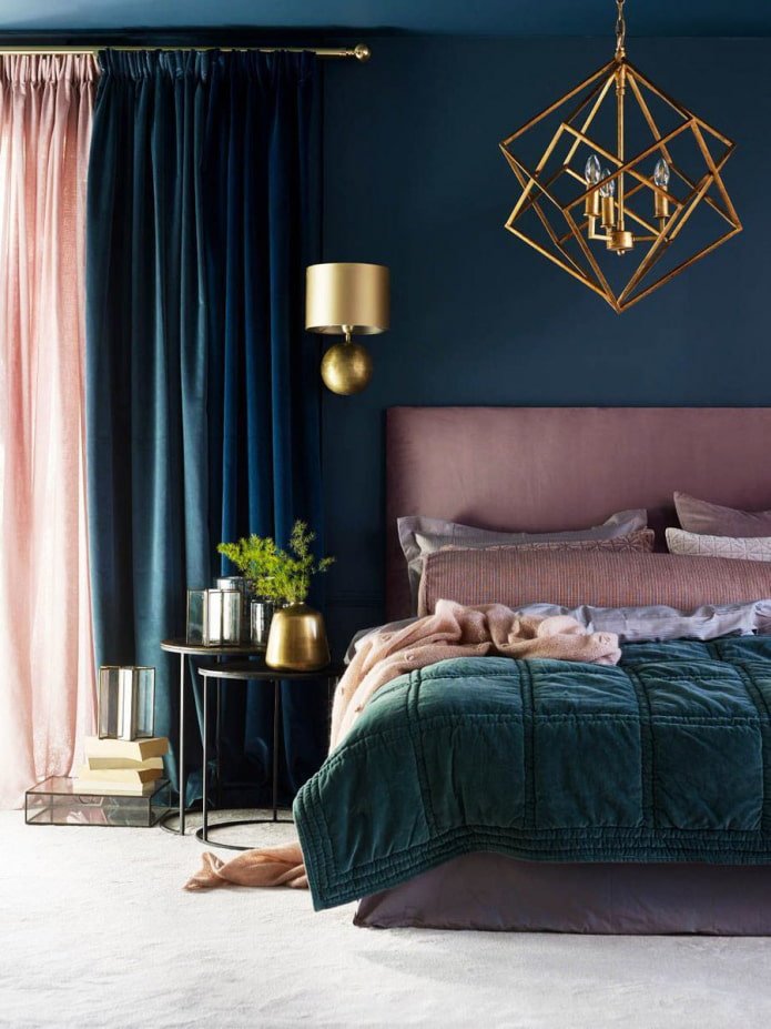 Altrosa mit Blau im Schlafzimmer