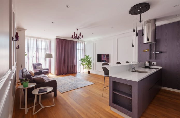 Interieur der Wohnküche mit verschiedenen Wandfarben