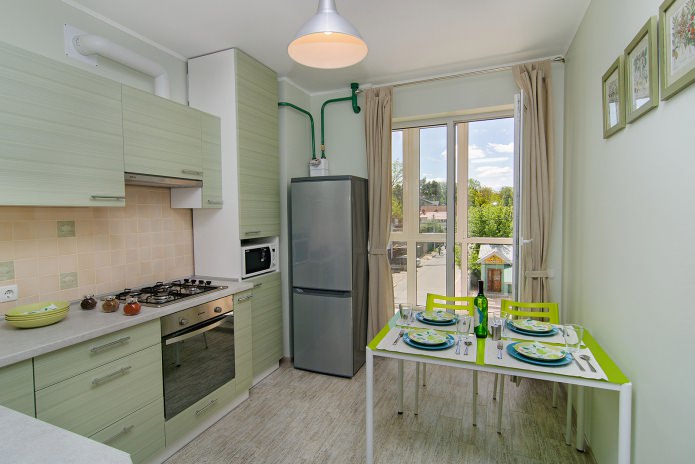 Küche im Innenraum einer 42 m² großen Einzimmerwohnung.