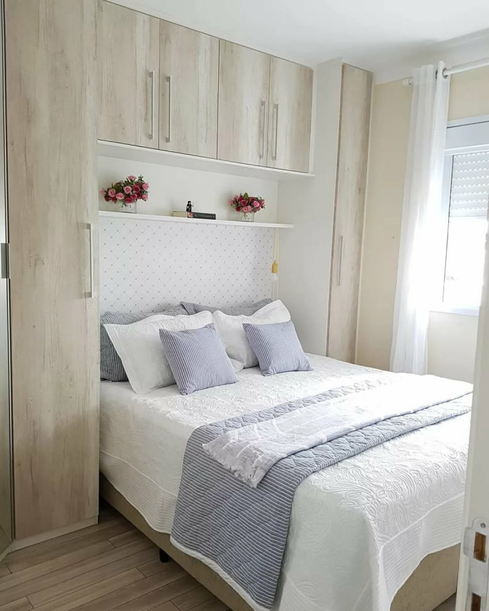 Bett in Schrank eingebaut