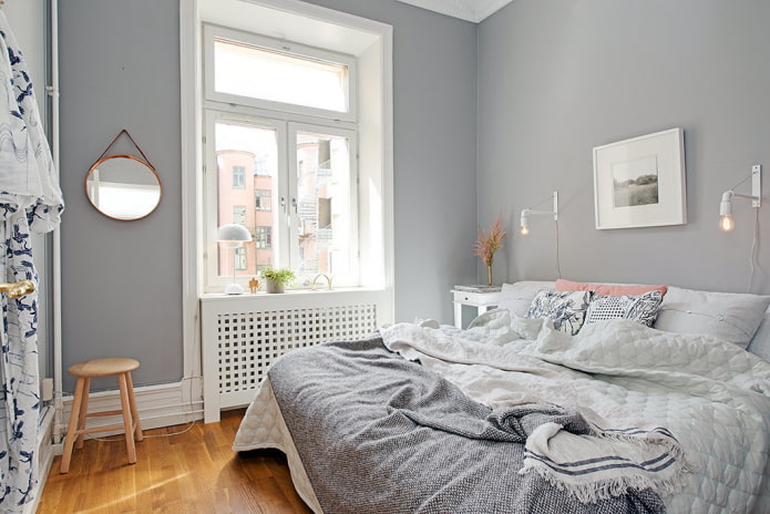 Kleines graues Schlafzimmer