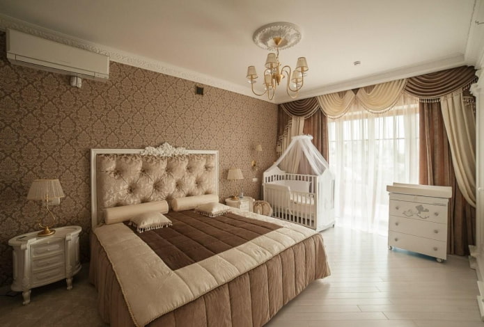 Elternbereich in einem Schlafzimmer mit kombiniertem Kinderzimmer