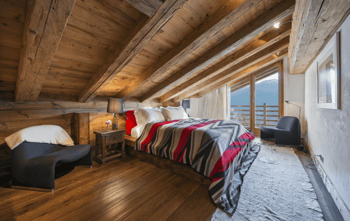 Chalet-Stil Dachgeschoss Schlafzimmer Interieur