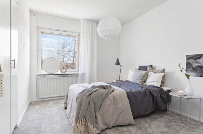 Weiß-graues Schlafzimmer