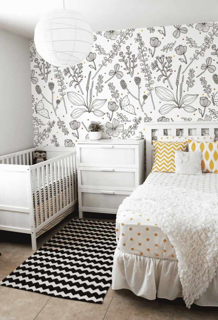 Babybett im Schlafzimmer