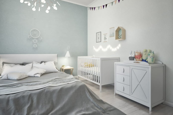 Babybett im Schlafzimmer
