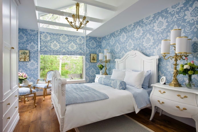 weiß-blaues Schlafzimmer-Interieur