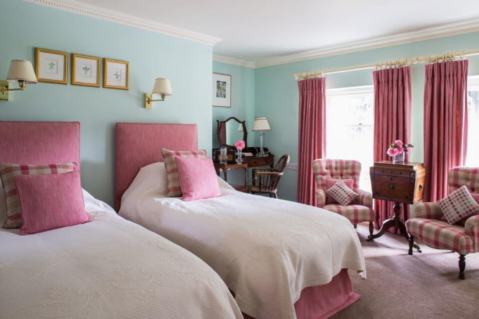 Rosa- und blaues Schlafzimmer-Interieur