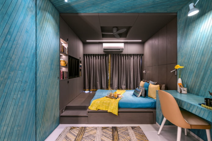 Braunes und blaues Schlafzimmerinterieur