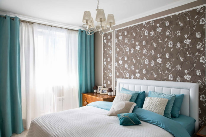 Braunes und blaues Schlafzimmerinterieur