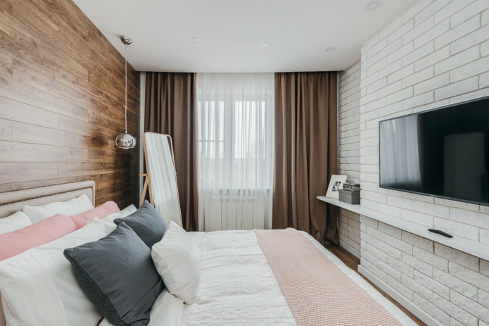 Wanddekoration im Schlafzimmer in einem Chruschtschow-Gebäude