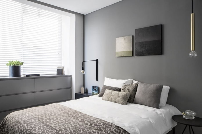 minimalistisches Schlafzimmer in einer Chruschtschowka