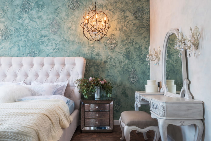 Möbel und Accessoires im Schlafzimmer im klassischen Stil