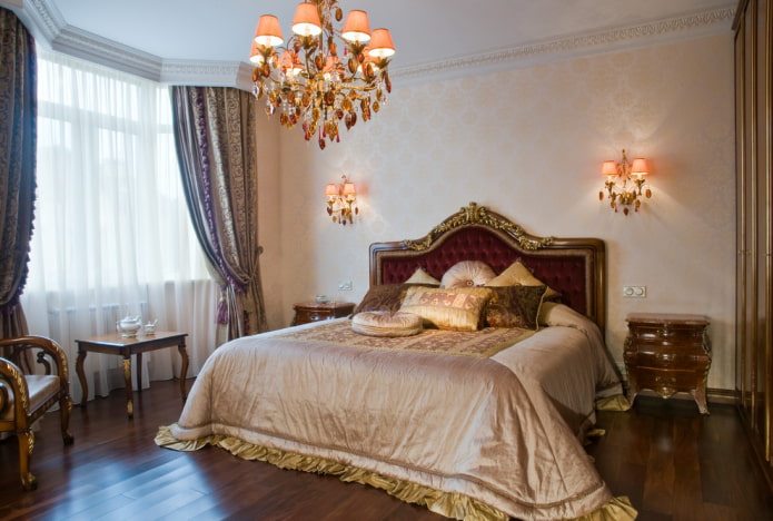 Beleuchtung im Schlafzimmer im klassischen Stil