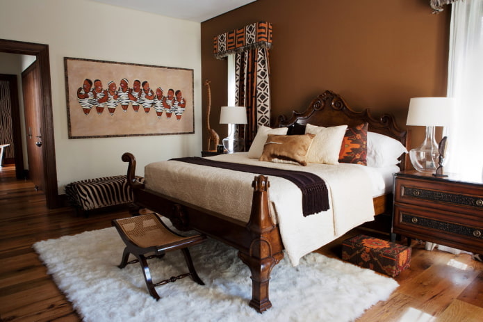 Weiß-braunes Schlafzimmer-Interieur