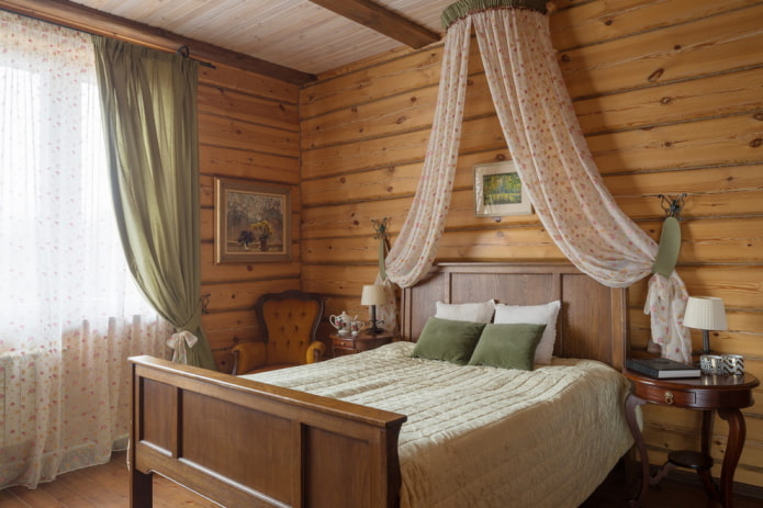 Braunes Schlafzimmer-Interieur im Landhausstil