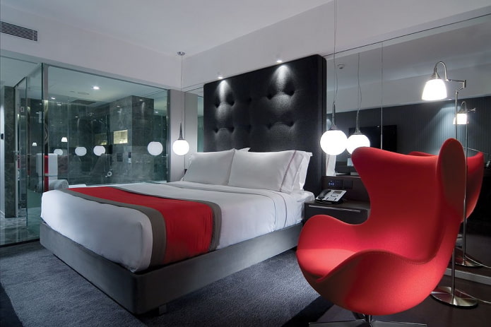 Beleuchtung im Schlafzimmer-Interieur im High-Tech-Stil