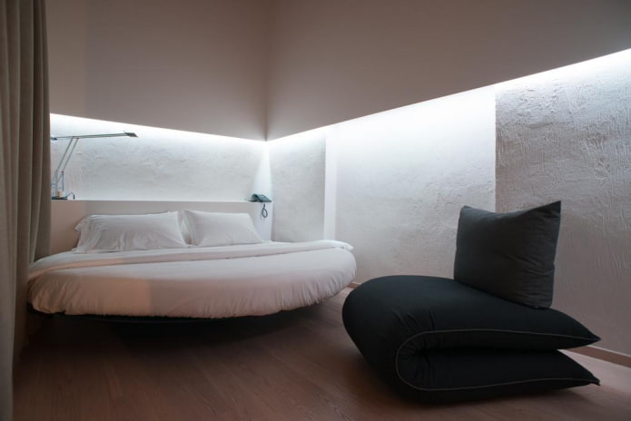 Möbel im Schlafzimmer-Interieur im Hightech-Stil
