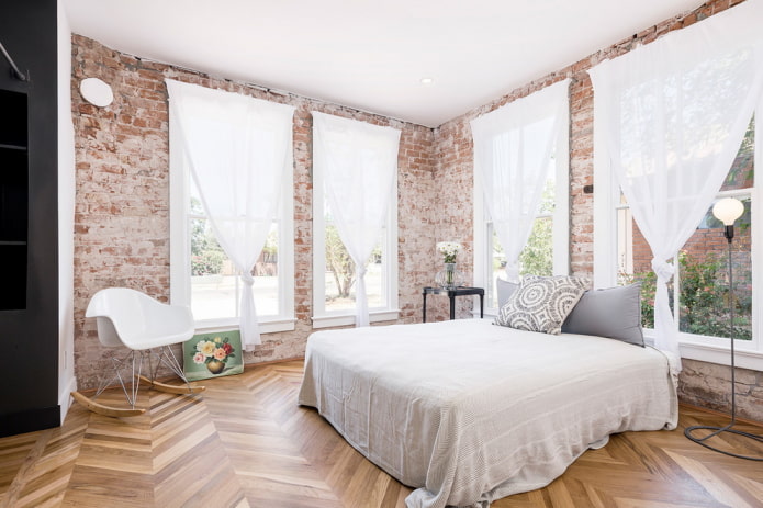 Bodenbelag im Schlafzimmer im Industriestil