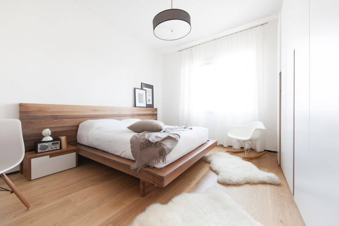 Möbel im Schlafzimmerinterieur im minimalistischen Stil