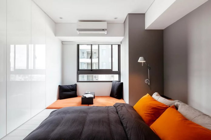 Textilien im Schlafzimmer-Interieur im minimalistischen Stil