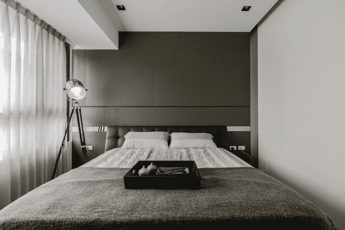 Beleuchtung im Schlafzimmer im minimalistischen Stil