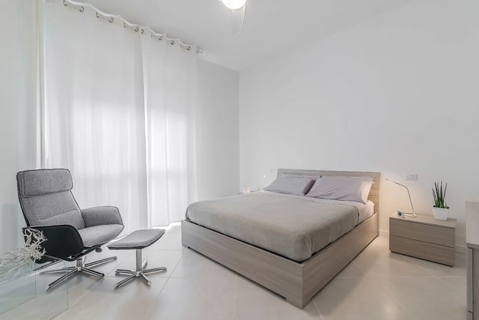 Möbel im Schlafzimmer-Interieur im minimalistischen Stil