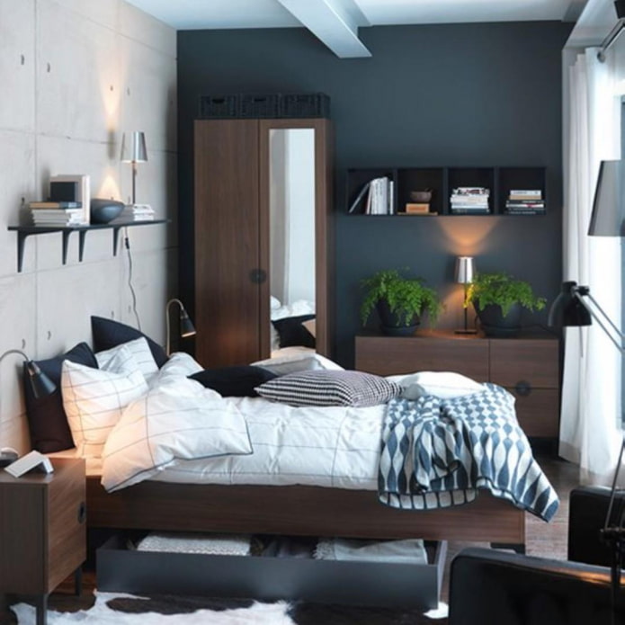 Kleines Schlafzimmer mit Kleiderschrank