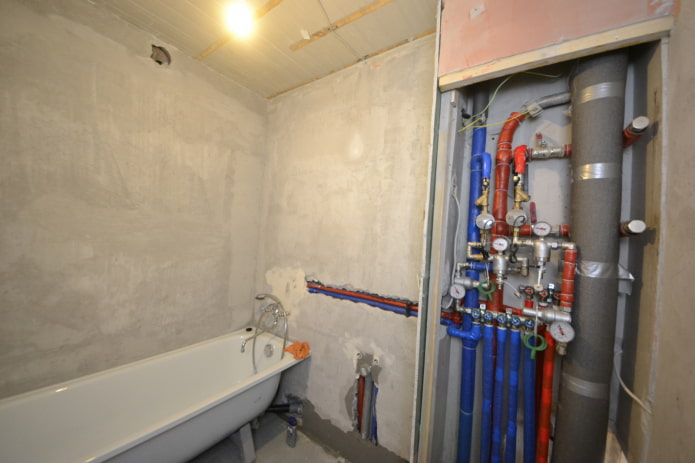 Grobe Badezimmerrenovierung