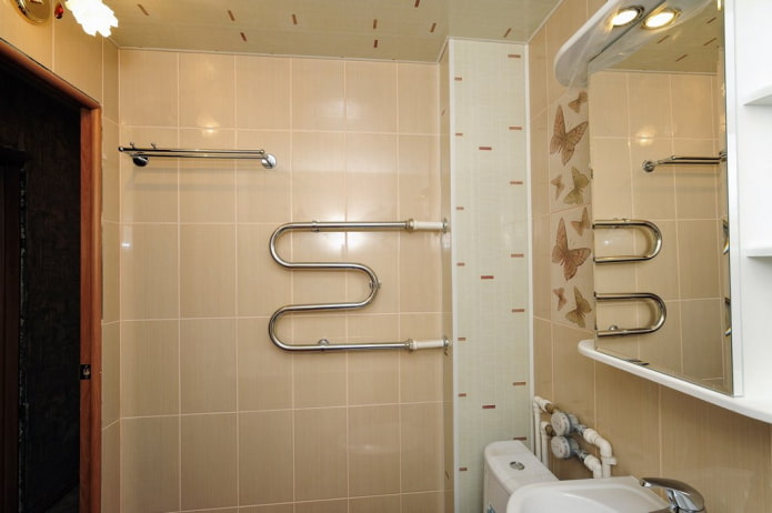 Plastikbox im Badezimmer