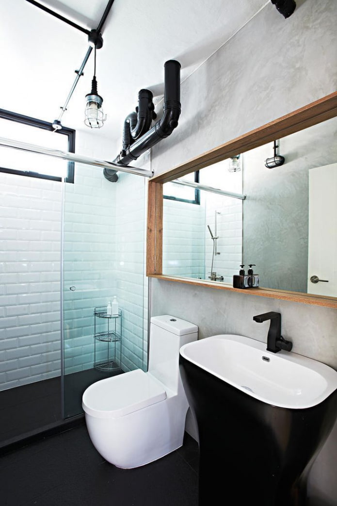schwarze Rohre im Badezimmer