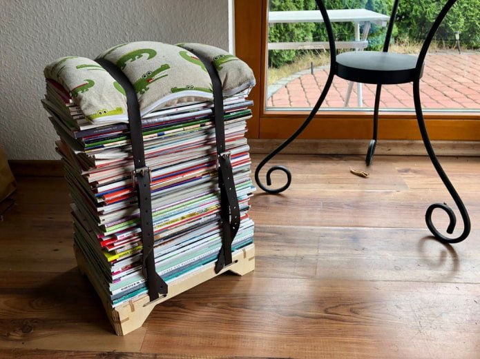Pouf aus Zeitschriften