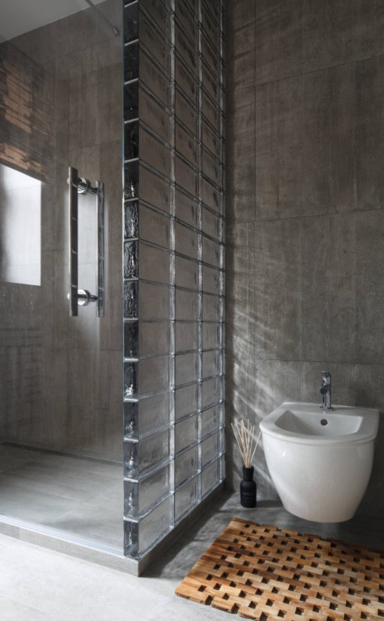 Glasbausteine im Badezimmer
